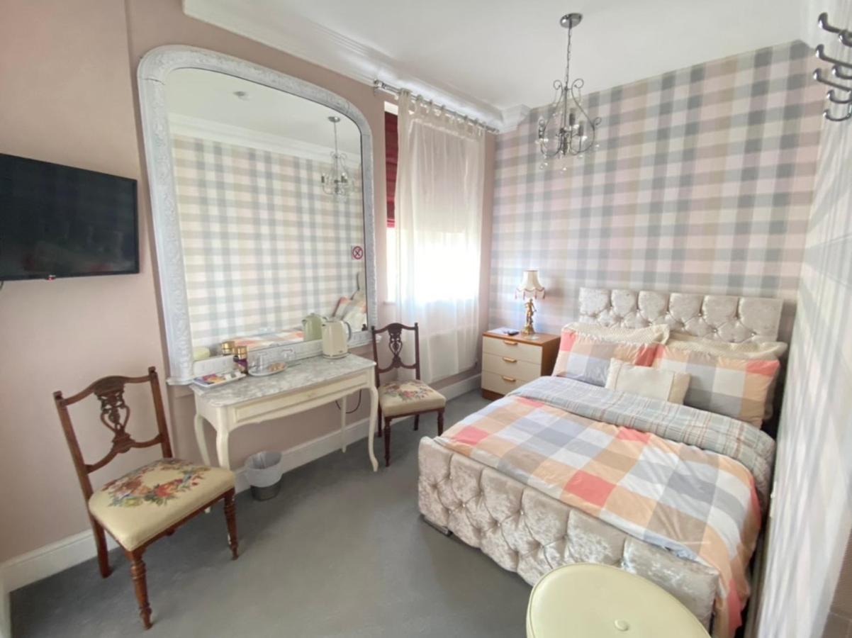 Upton Country Park Guest House Northampton Exteriör bild