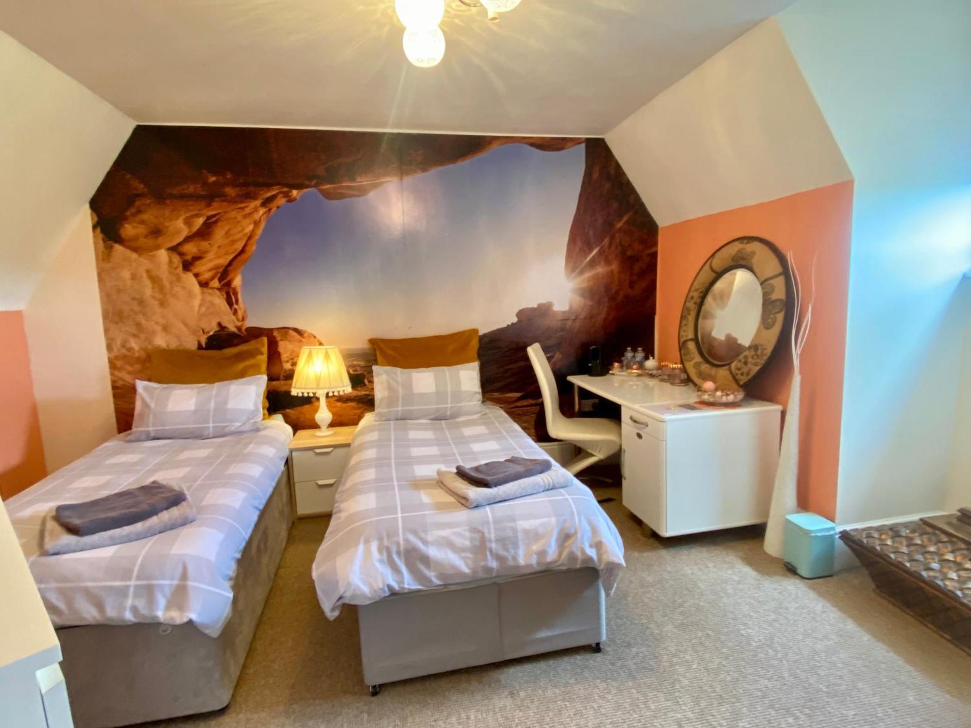 Upton Country Park Guest House Northampton Exteriör bild
