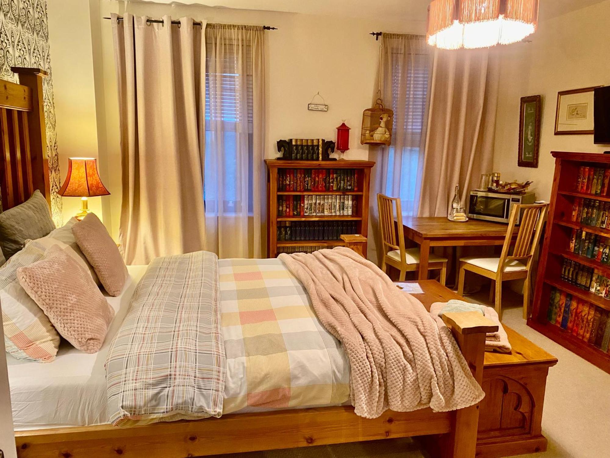 Upton Country Park Guest House Northampton Exteriör bild
