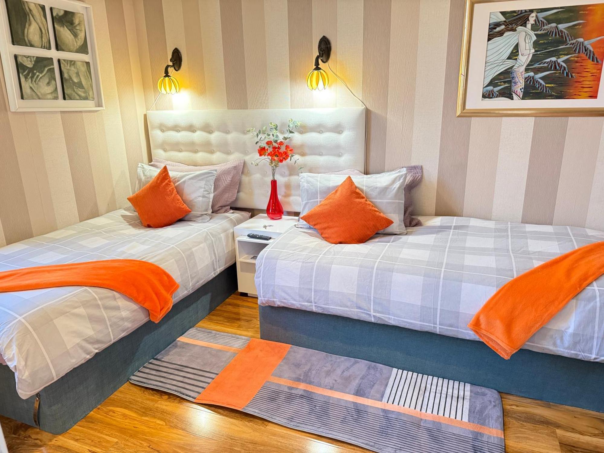Upton Country Park Guest House Northampton Exteriör bild