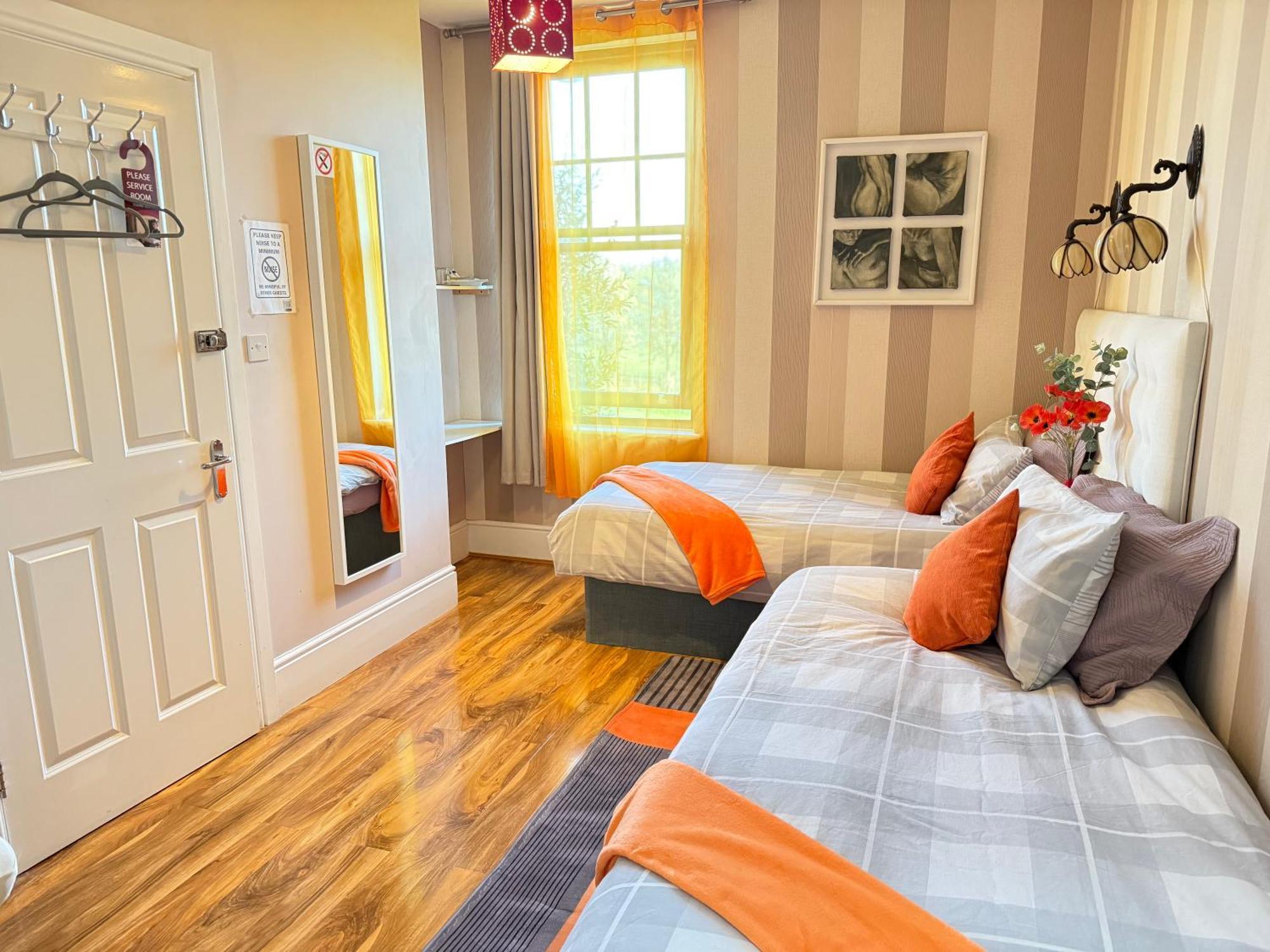 Upton Country Park Guest House Northampton Exteriör bild