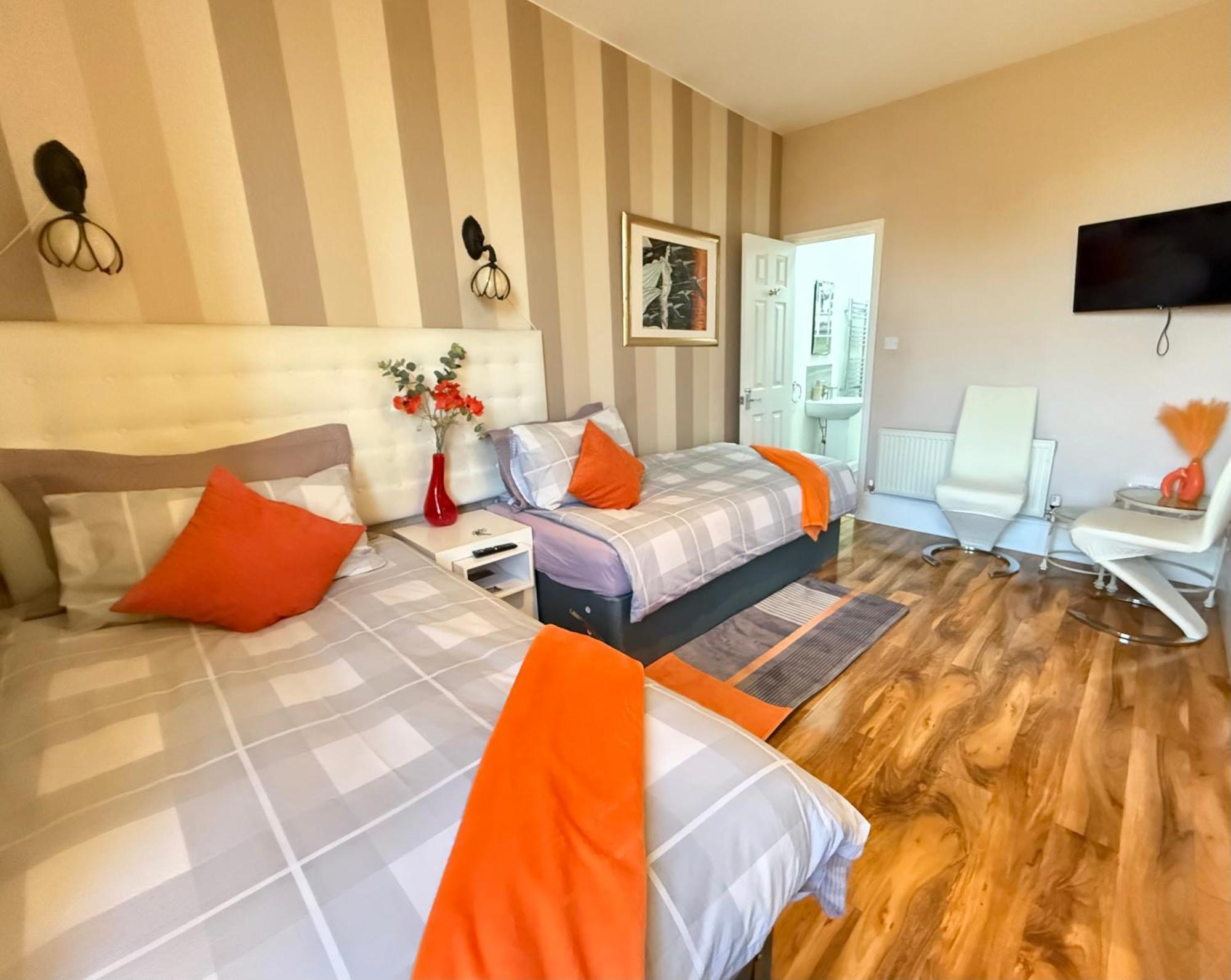 Upton Country Park Guest House Northampton Exteriör bild