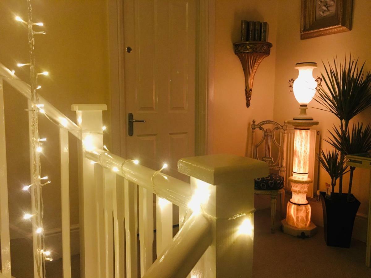 Upton Country Park Guest House Northampton Exteriör bild